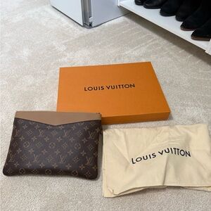 Louis Vuitton Monogram daily pouch sesame in Brown and Tan